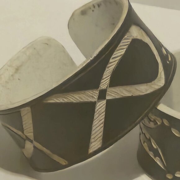 2 Chunky Plastic Bracelets - Picture 7 of 9